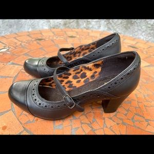 Clarks Mary Jane strap comfort pumps